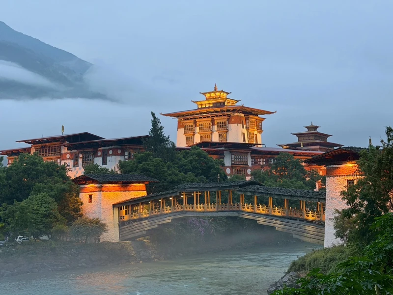 不丹世界和平佛塔佛學院動土朝聖團圓滿完成——於幸福國度見證殊勝時刻，共植和平善因(2025.10.26-11.2)