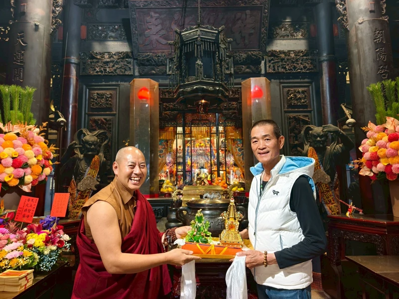 世界和平佛塔因緣殊勝　羅本上師蒞臨北港朝天宮　連三日修持觀音煙供法祈願世間安定(114.12.19)